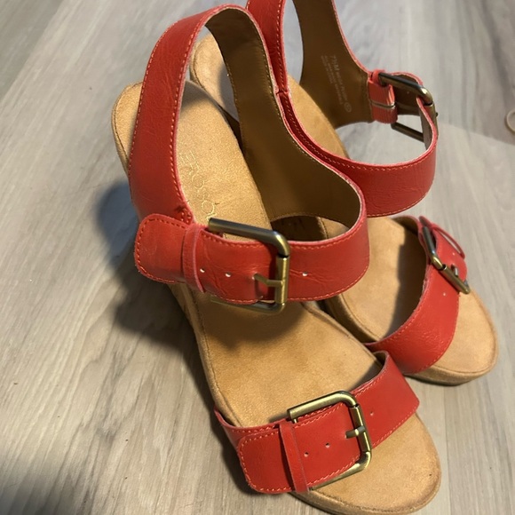 AEROSOLES Red Wedge Sandals with Buckle Straps - Picture 1 of 9